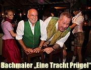 Hugo Bachmaier und Axel Munz von Angermaier Trachten laden ein: ...eine Tracht Prügel Das etwas andere Trachtenfest im Bachmaier Hofbräu! (©Foto: Martin Schmitz)
